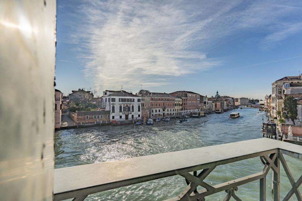 Ca' Degli Specchi Grand Canal - 2