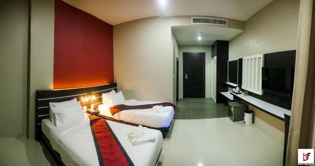 Shared lounge/TV area