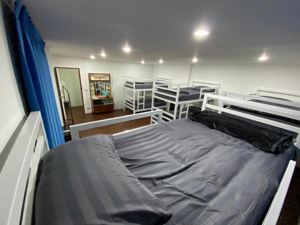 位于素万那普机场的1卧室公寓-20平方米|带1个独立浴室 (Happy Home Hostel Bunk Bed Shared  Room)