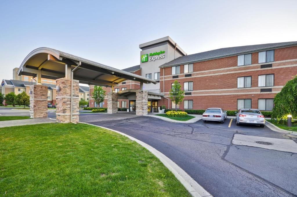 Holiday Inn Express Romulus / Detroit Airport photo