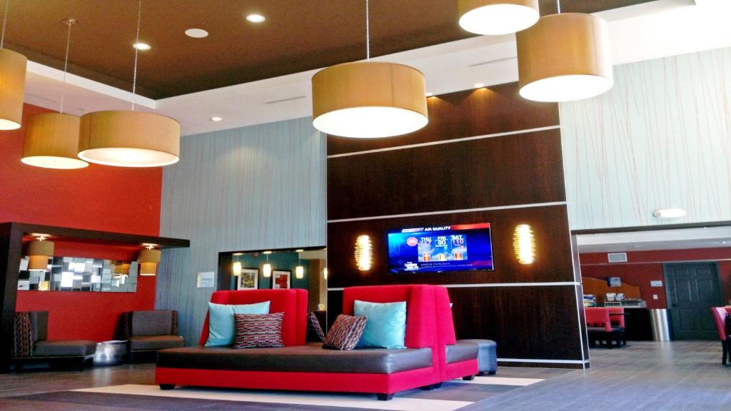 Holiday Inn Express Bakersfield photo