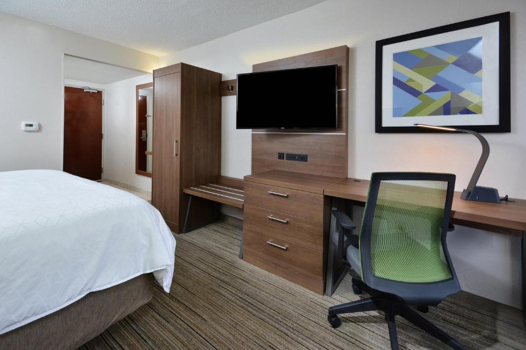 Holiday Inn Express Raleigh-Durham Airport photo