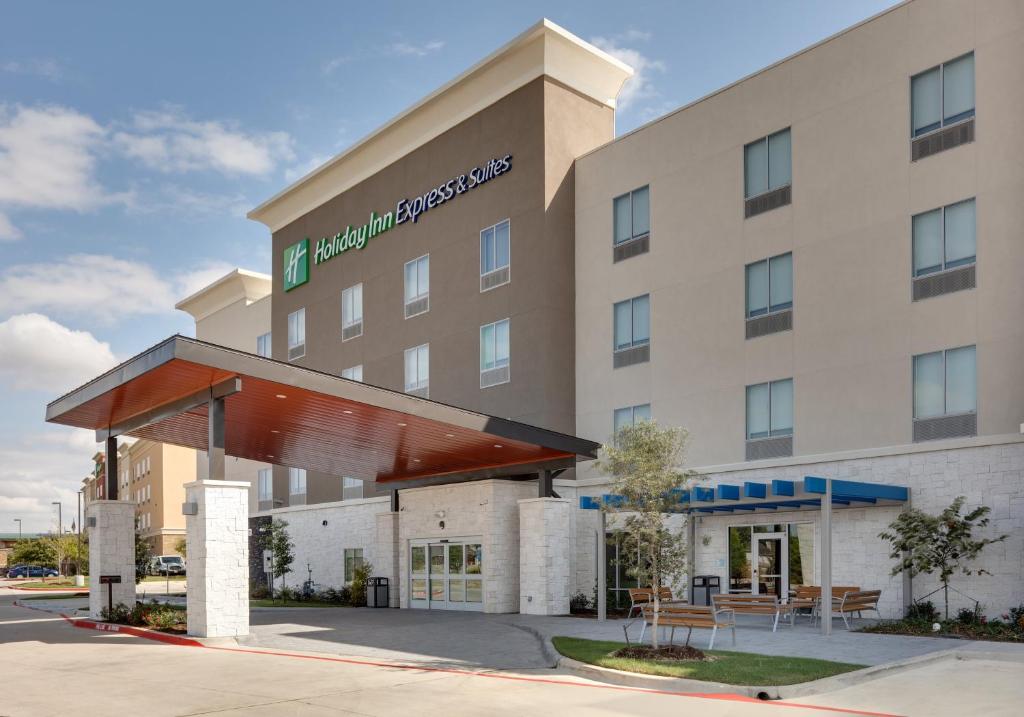 Holiday Inn Express And Suites Plano - The Colony photo