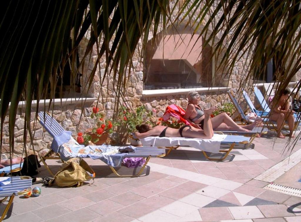 Atalos Suites photo