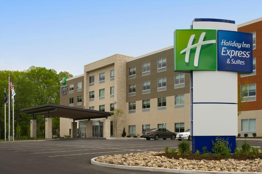 Holiday Inn Express & Suites Altoona By IHG 外観