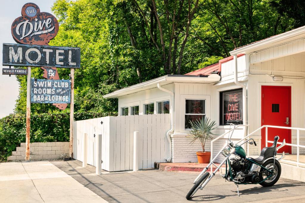 The Dive Motel and Swim Club photo