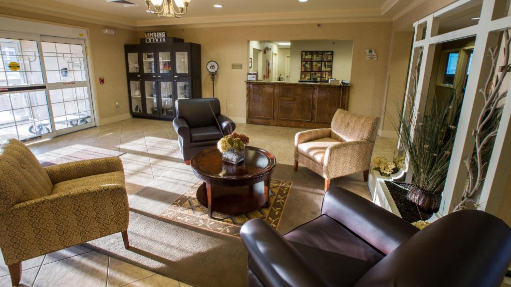 Candlewood Suites Springfield Photo 8