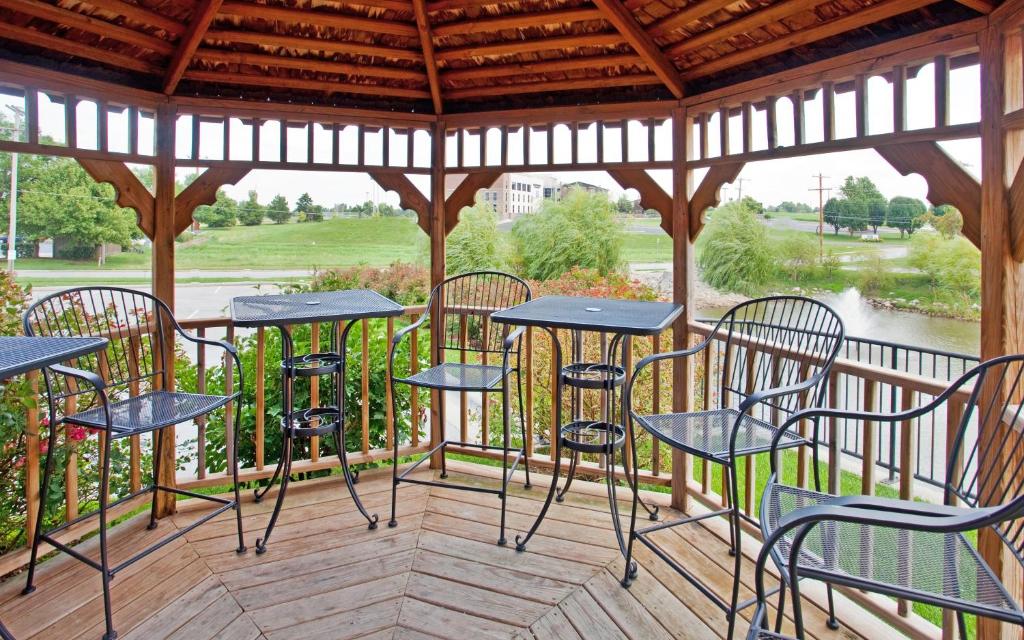 Candlewood Suites Springfield Photo 9