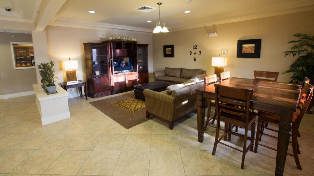 Candlewood Suites Springfield Photo 10