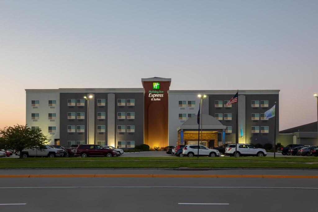 Holiday Inn Express Hotel & Suites Columbus photo