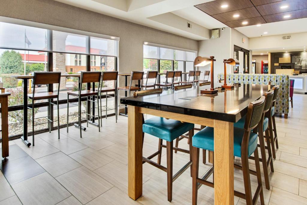 Holiday Inn Express Dublin photo