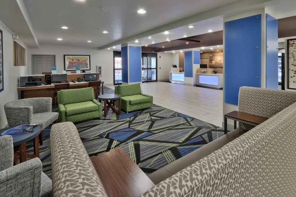 Holiday Inn Express Santa Rosa By IHG 外観