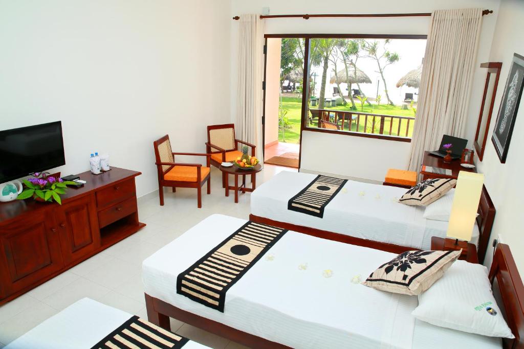 Sea Rock Villa — Hotel in Bentota