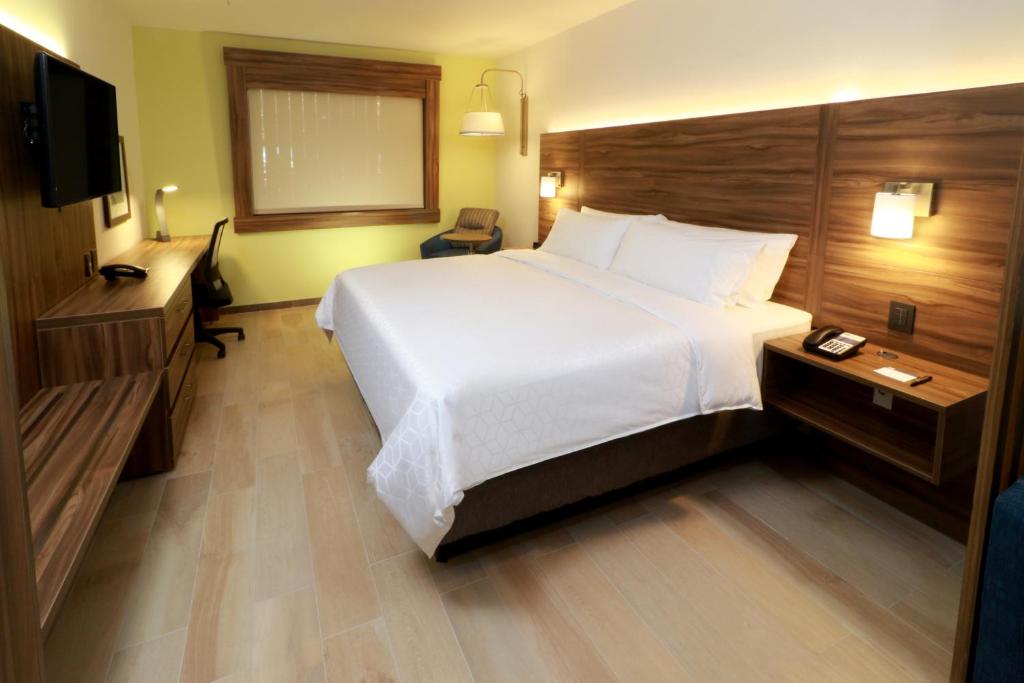 Holiday Inn Express And Suites Playa Del Carmen photo