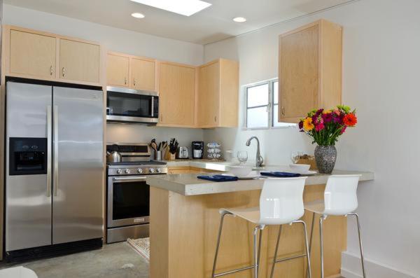 Venice One Bedroom Artist Bungalow photo