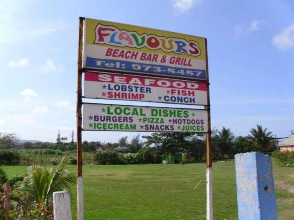 Gorgeous hideout, close to tourist attractions in Jamaica photo
