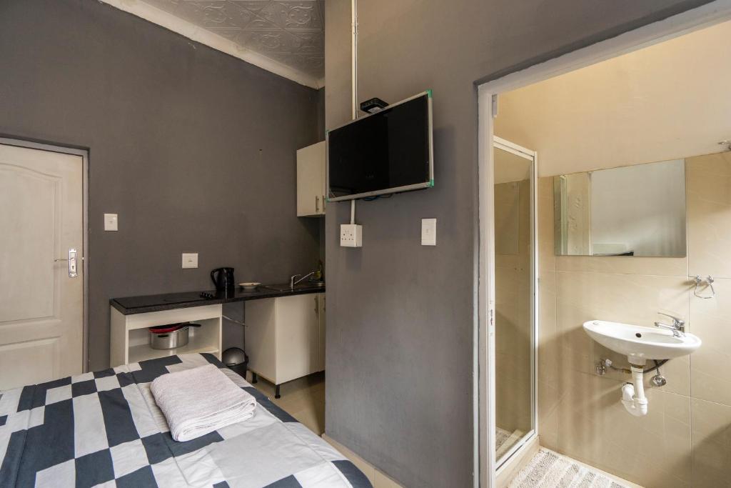 Hasate Guest House 10 Florence street Oakdale Belliville 7530 cape town south African photo