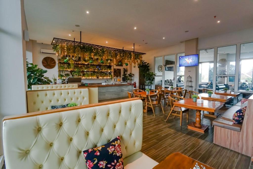 Deli Hotel