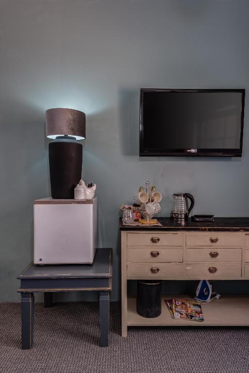 Latest Unit with en suite, wi-fi and DSTV photo