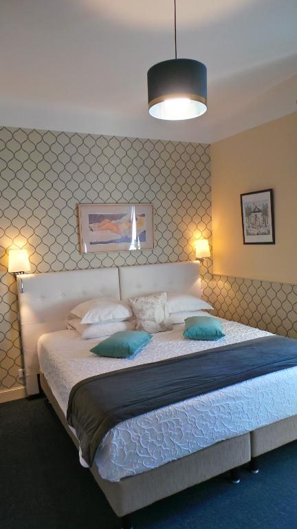 Comfort Double Room with Court View