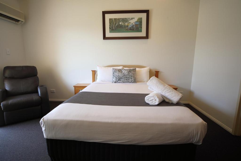 Country Emerald Explorers Inn photo
