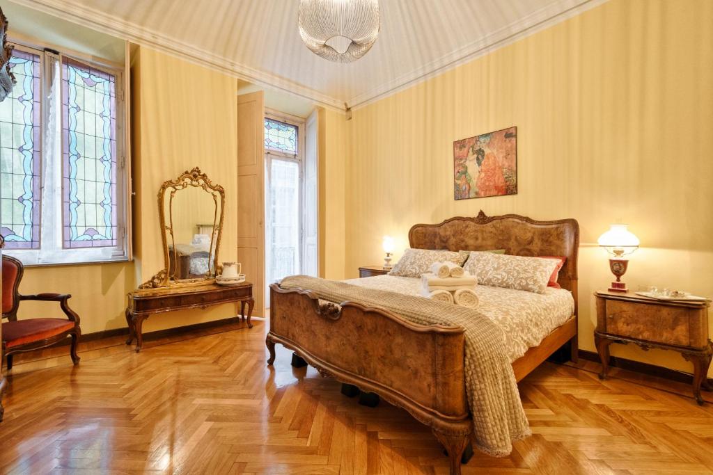 Acadamis -Il rifugio dei Mercanti- Piazza Castello, Turin