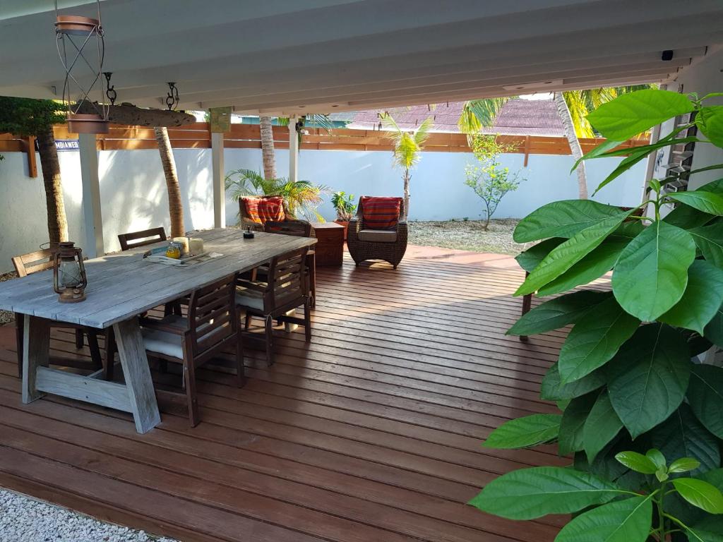 Charming home one block from the sea, Willemstad