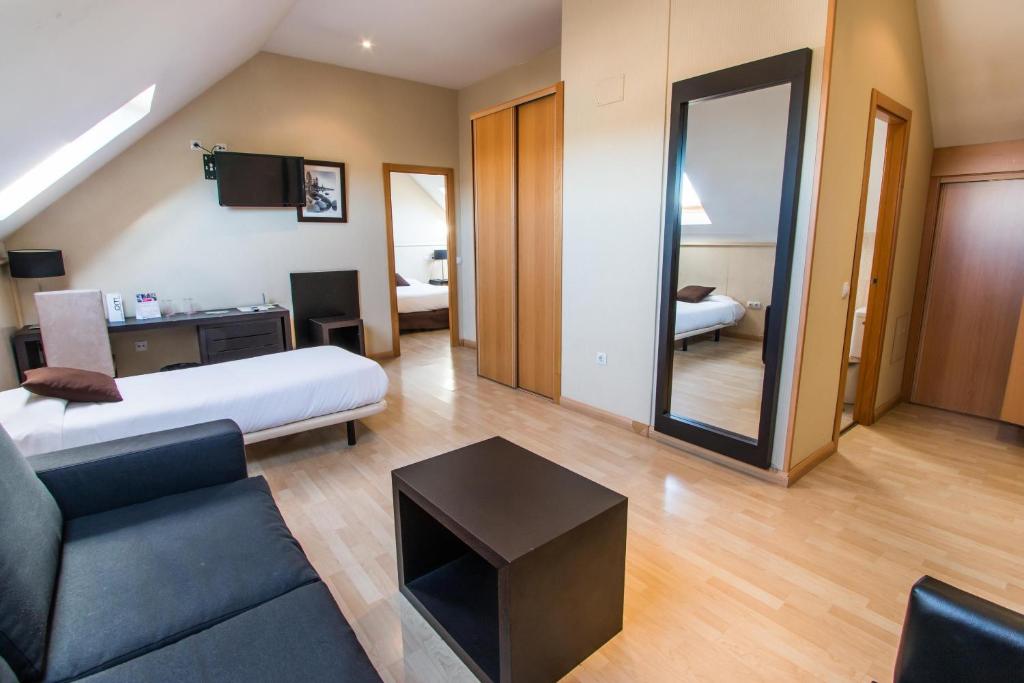 Suites Feria De Madrid Photo 1