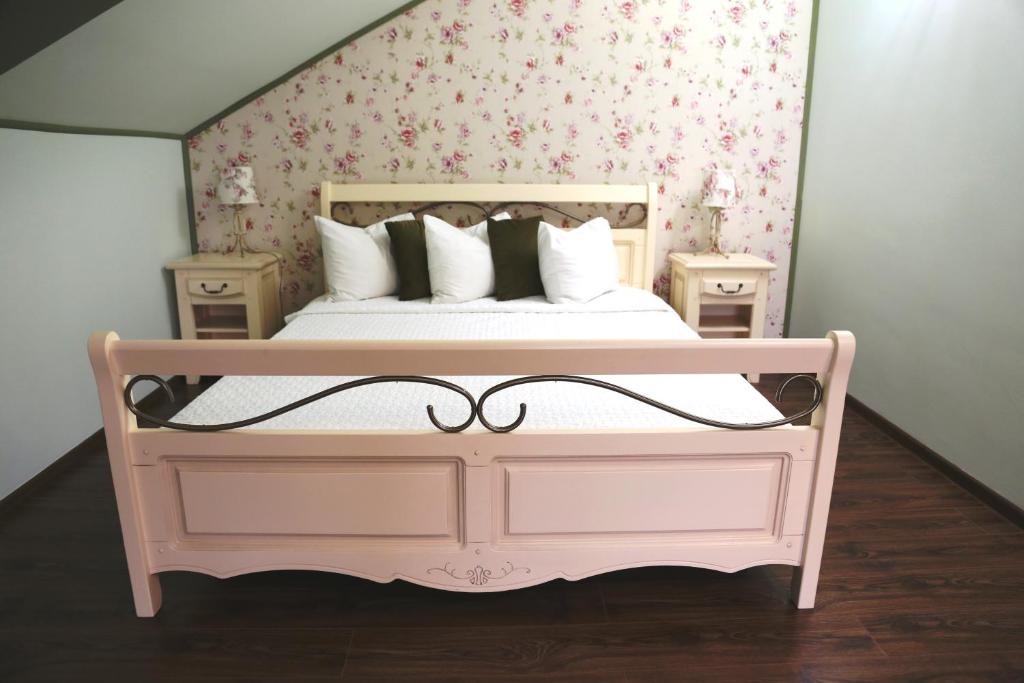 Boutique Vila White Duchess photo