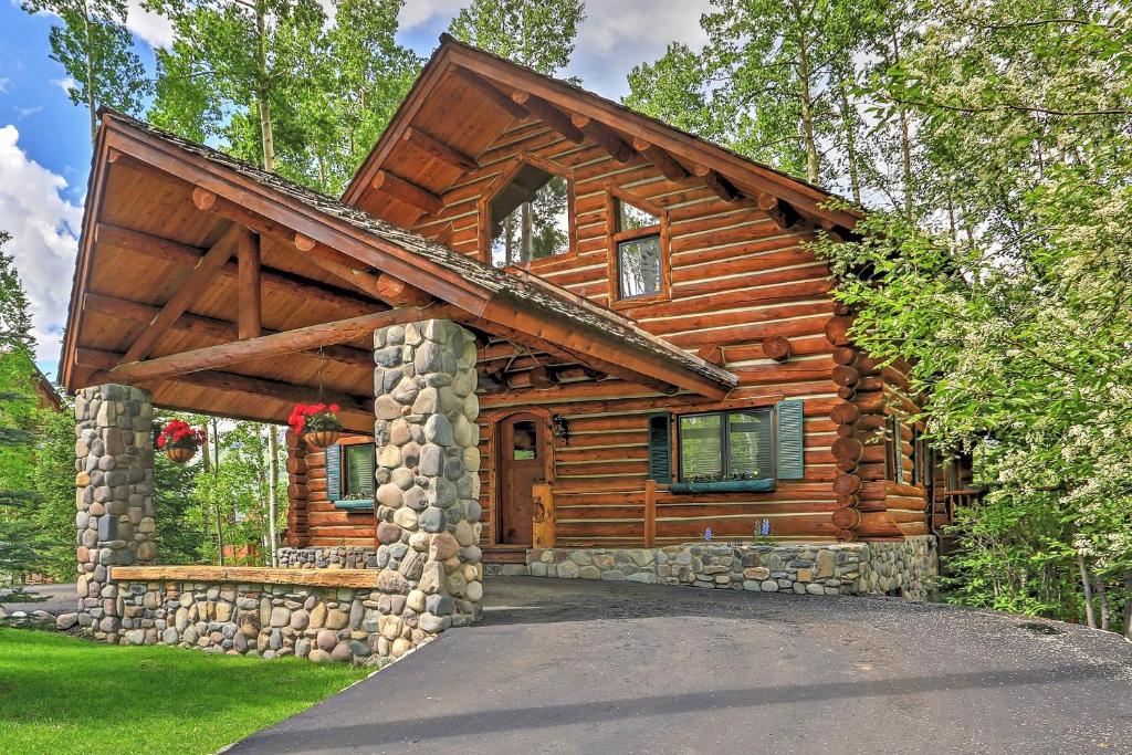Ski-In and Ski-Out Telluride Home with Deck and Hot Tub! — Hotel in Mountain Village (CO)