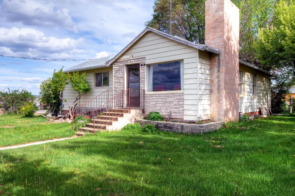 Charming Tropic Home by a Farm Near Bryce Canyon! photo