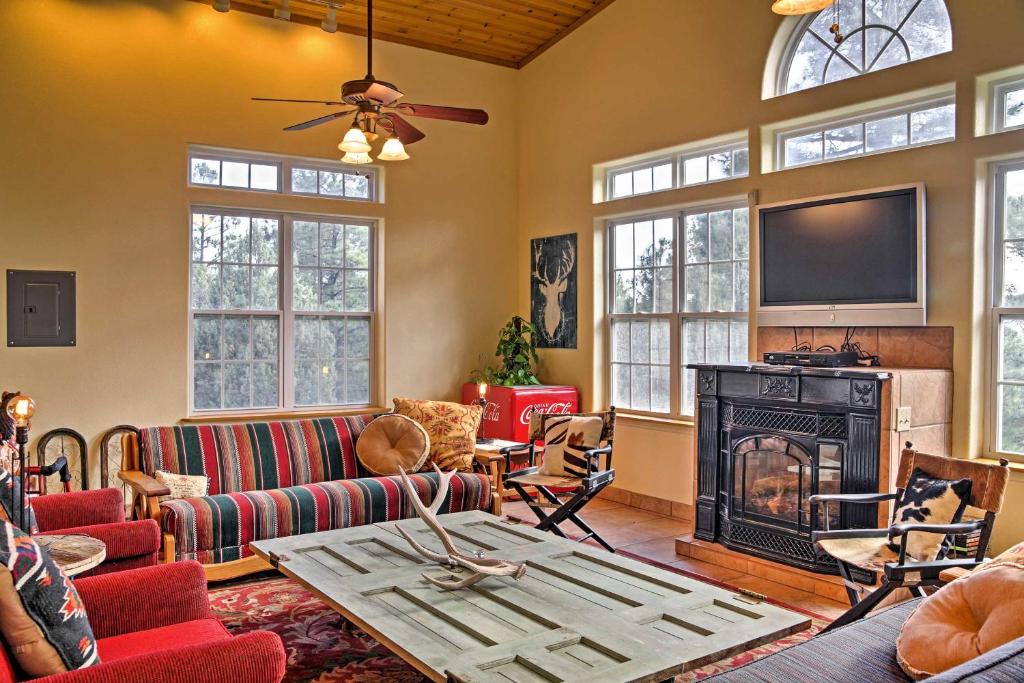 Quiet Ruidoso Hideaway - 2 Mi to Grindstone Lake!, Ruidoso