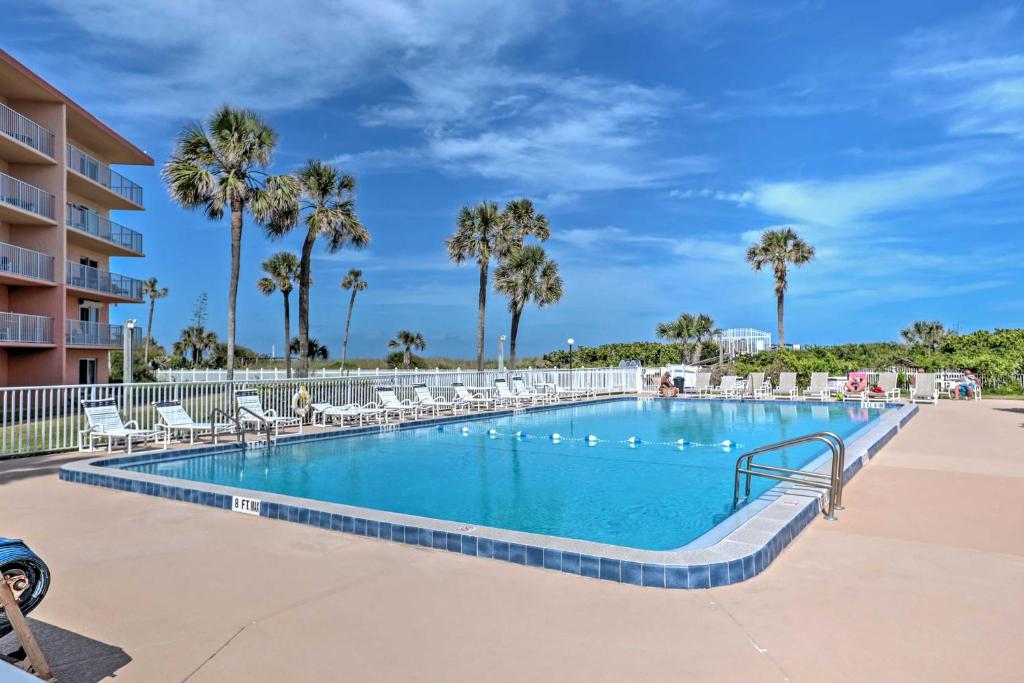 Oceanfront Cocoa Beach Condo with View Walk to Pier, Cocoa Beach