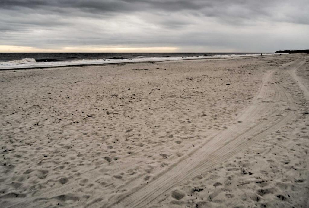 Hilton Head Condo - Walk to Folly Field Beach! photo