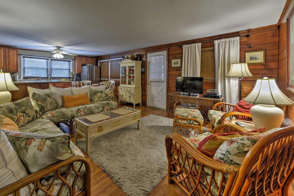 Seaside Park Apt with Outdoor Shower- Walk to Beach!