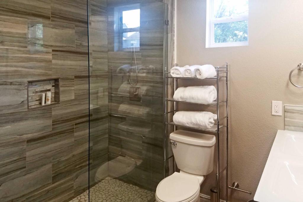 Updated Uptown Dallas House - 2 Miles to Downtown! photo