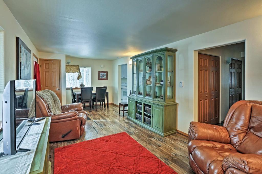 North Pole Apt with Furnished Deck about 11 Mi to UAF!, North Pole