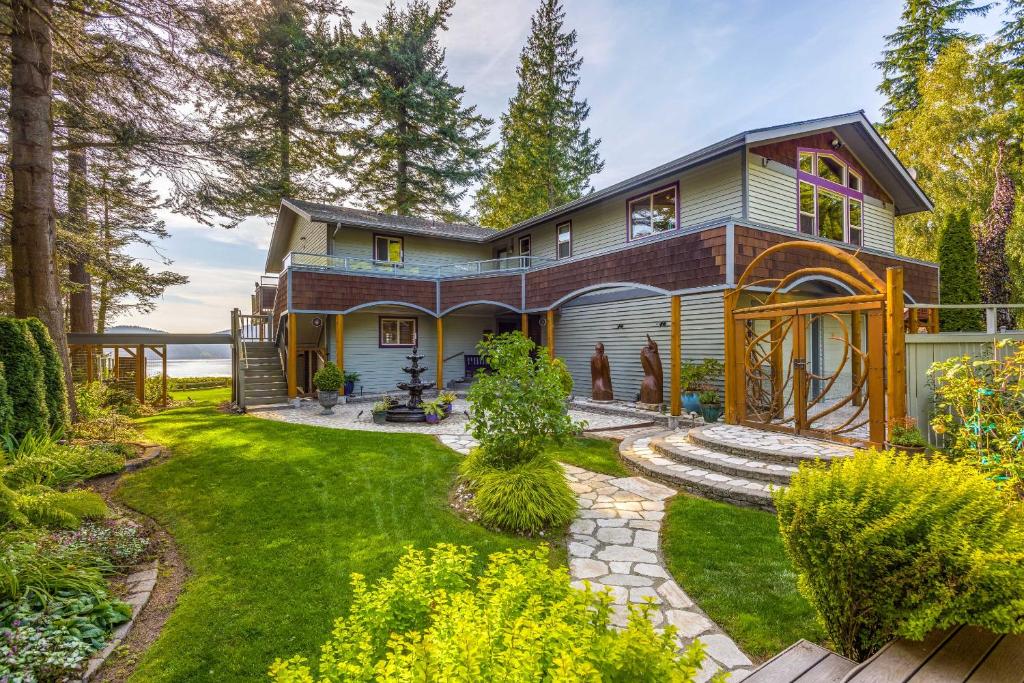 Custom Guemes Home with Spectacular Water Views!, Anacortes
