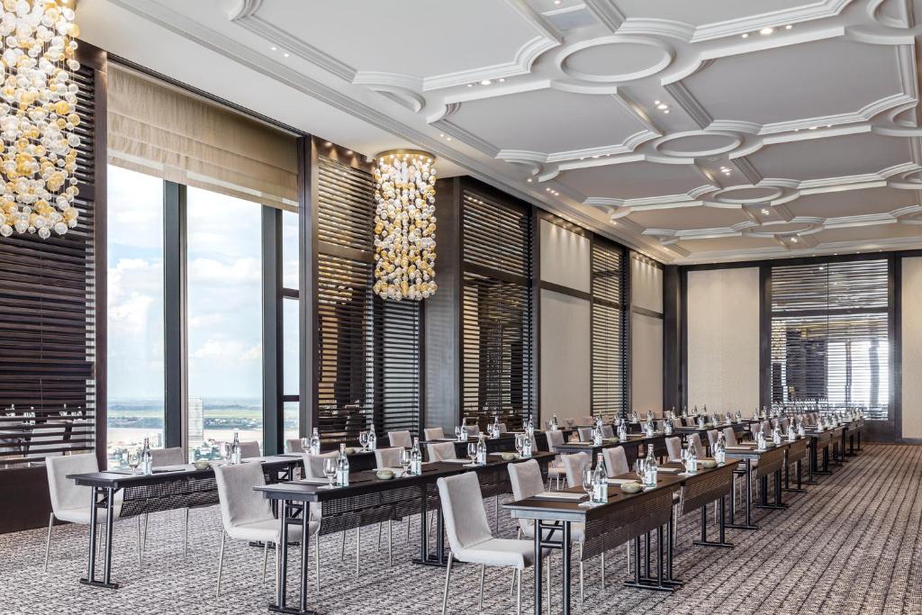Highly rated by business travelers