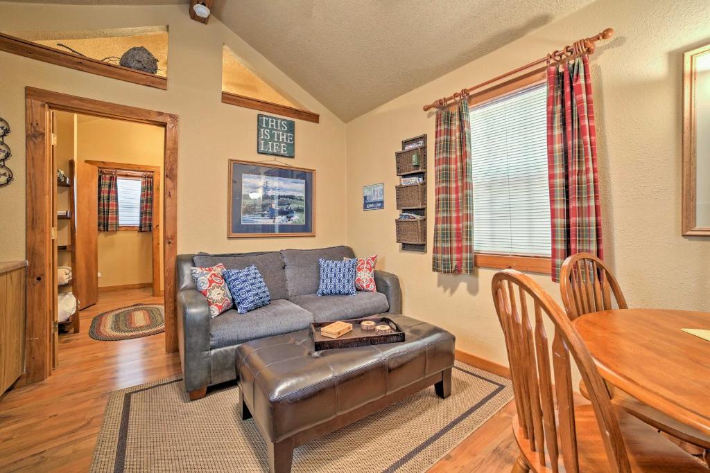 Branson Cabin with Deck Near Table Rock Lake! photo