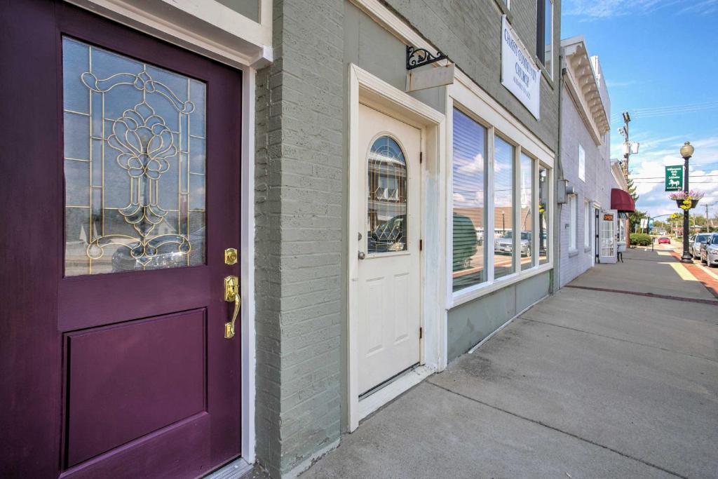 Modern Studio Apartment in Central Williamstown!, Williamstown