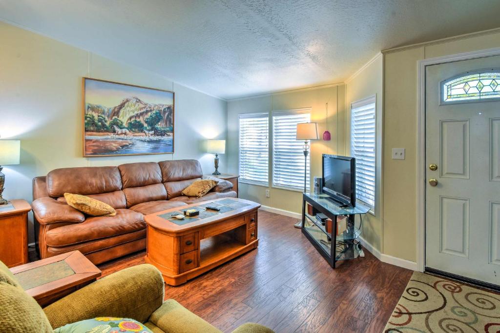 Cozy Chiloquin Retreat Less Than 30 Mi to Crater Lake reviews, prices