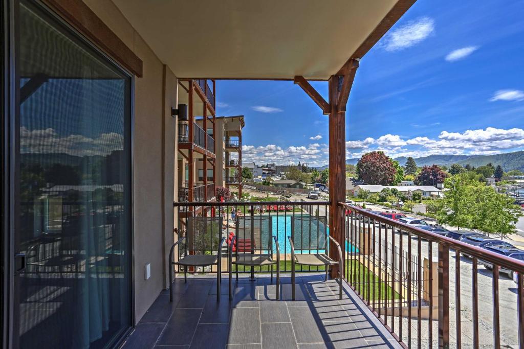 Cozy Manson Condo on Lake Chelan with Pool Access! photo