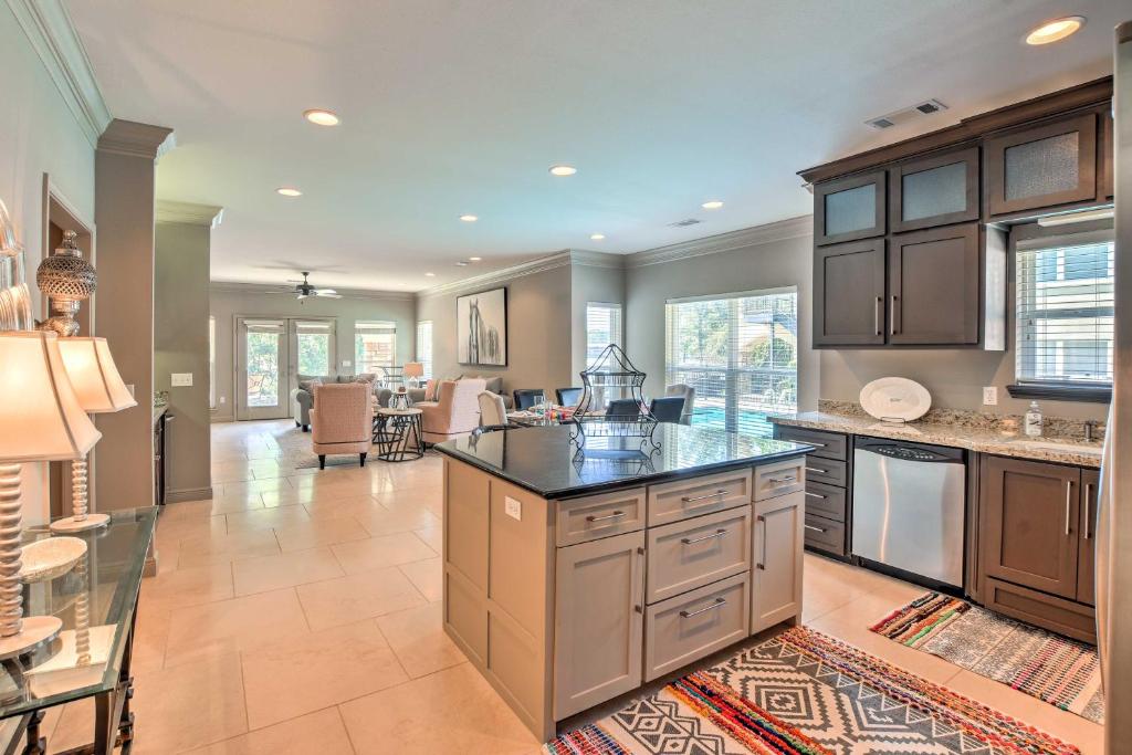 Contemporary Resort Condo with Patio on Lake Hamilton photo