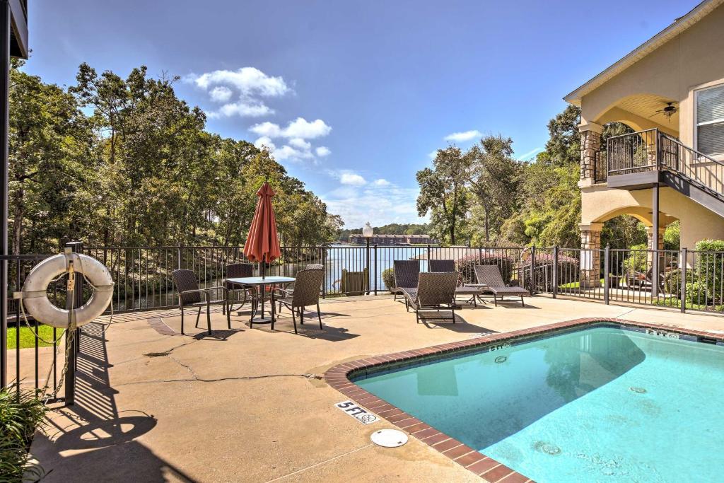 Contemporary Resort Condo with Patio on Lake Hamilton photo