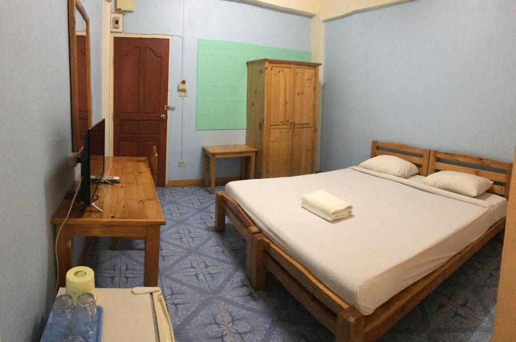 Apinya Court photo