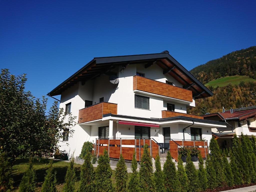 Apart Pfister, Aschau