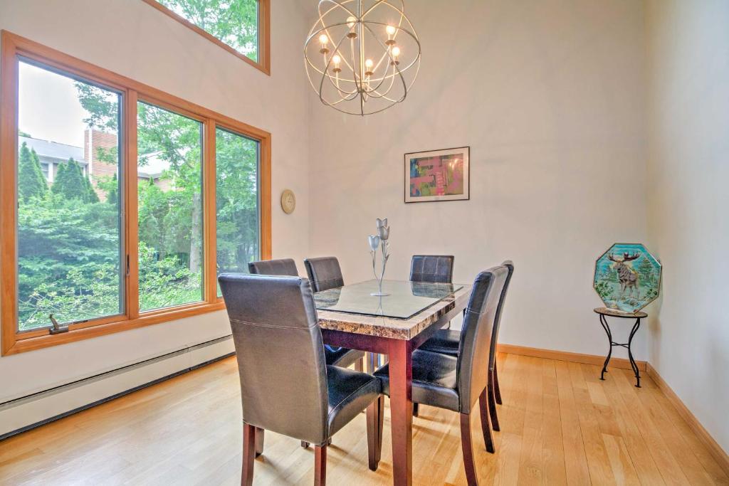Beautiful East Hampton Retreat with Hot Tub and Pool!