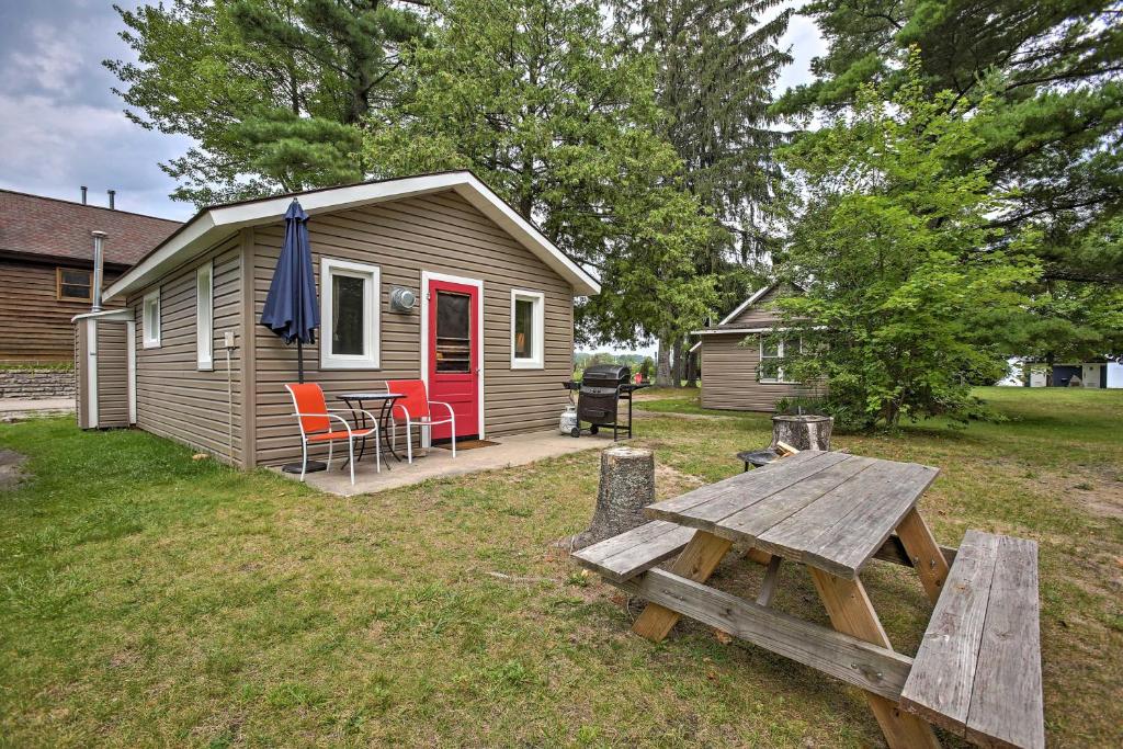 Rustic Suttons Bay Cottage Shared Dock and Fire Pit, Suttons Bay