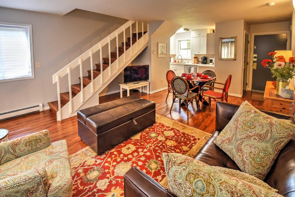 Fairbanks Apartment, 2 Miles to UAF and Downtown!